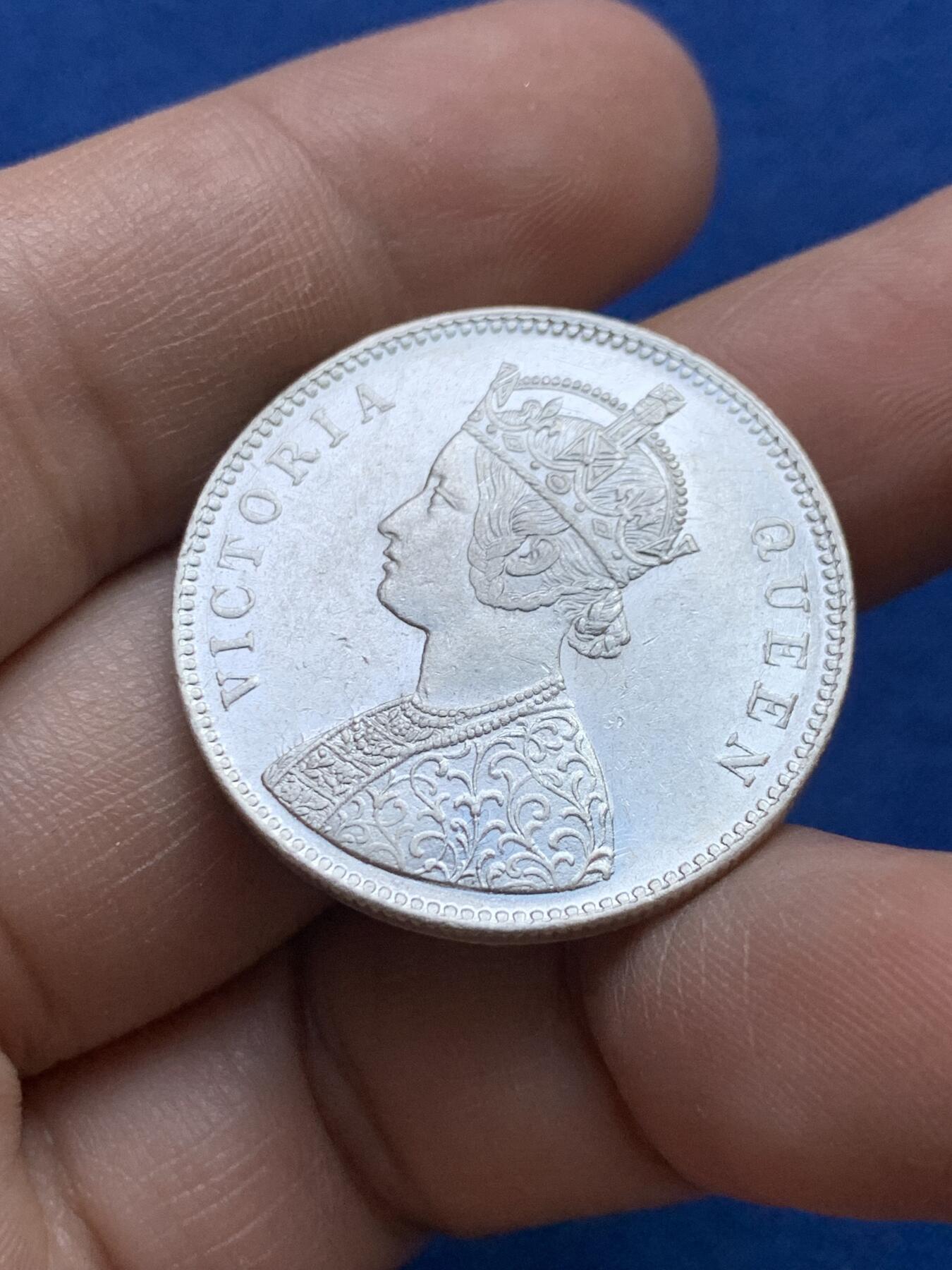 《竞宝斋》第439场 周日，周一，周二 3场连拍 （全场包邮） 英属印度1862年维多利亚女王1卢比银币 原光UNC品相