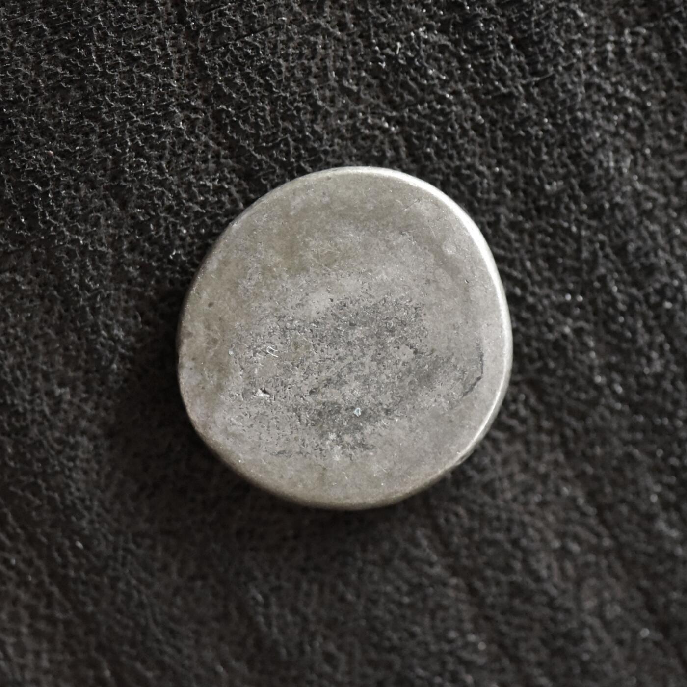 【良泉】第41期【自动场】11月27日晚19.30点开拍！86组，西方古代钱币专场 【藏家出品A】柬埔寨可爱小鸟银币一枚，品相和味道不错，1/8泰格尔面值，海上丝路系列，1.51克