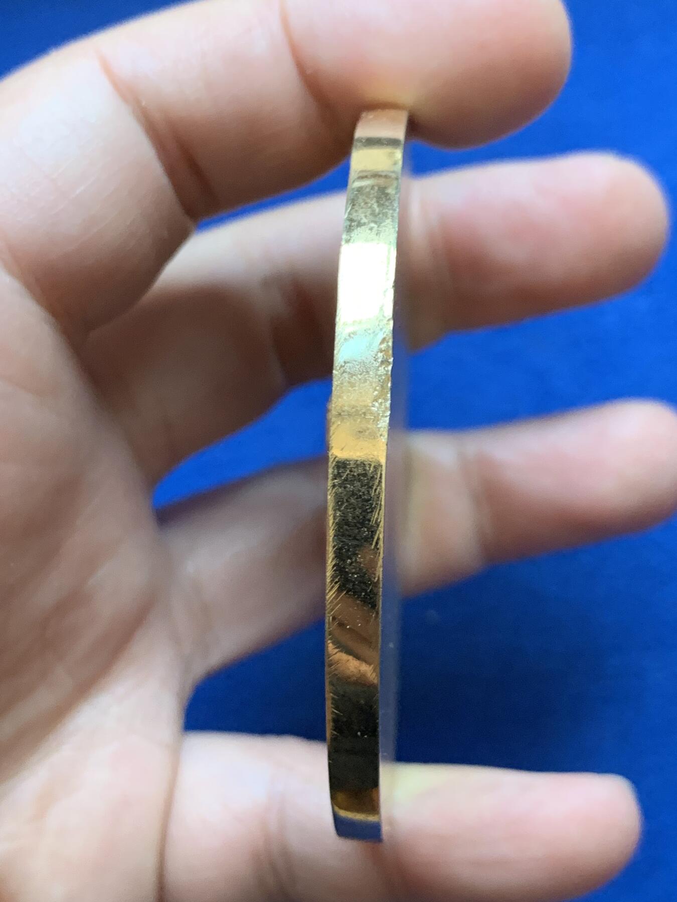 《竞宝斋》第439场 周日，周一，周二 3场连拍 （全场包邮） 美国陆军部纪念大铜章，镀金带珐琅，正面翻译为“美利坚合众国，由我们捍卫！”大直径66.1mm，重量122.2g。