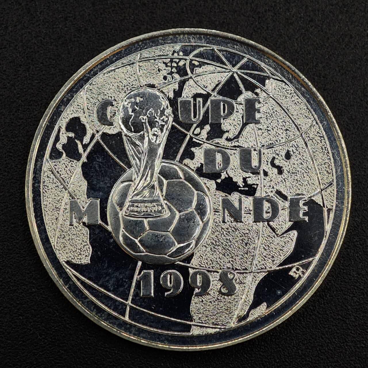 【淘币小摊】实时拍第七百九十九拍   银币套币场   满百包邮可预留二周 每周一统一发货   法国1997年1法郎世界杯银币重12克900银 纯银价125