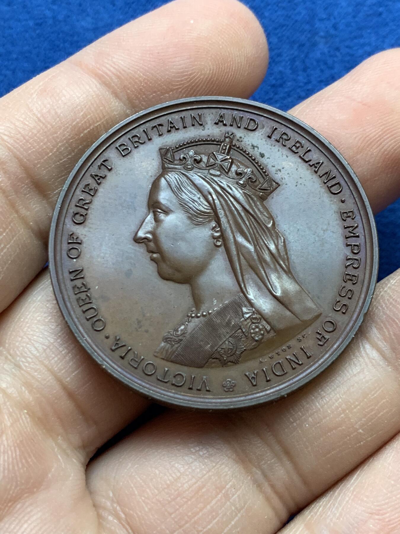 《竞宝斋》第439场 周日，周一，周二 3场连拍 （全场包邮） 英国1887年维多利亚女王在位50周年纪念铜章，艾伦-怀恩雕刻，直径38.3mm，重26.5克