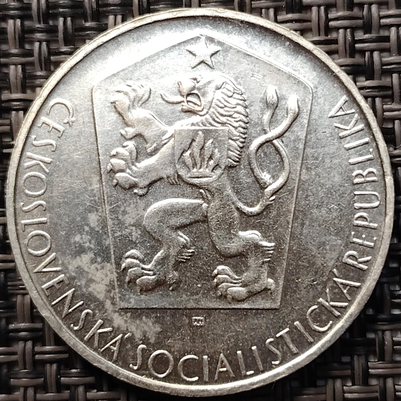 布加迪🐬～世界钱币(上海)🌾第 261 期 /  各国套币和散币 捷克斯洛伐克 1964年10克朗 银币 起义20周年纪念币 30mm12g