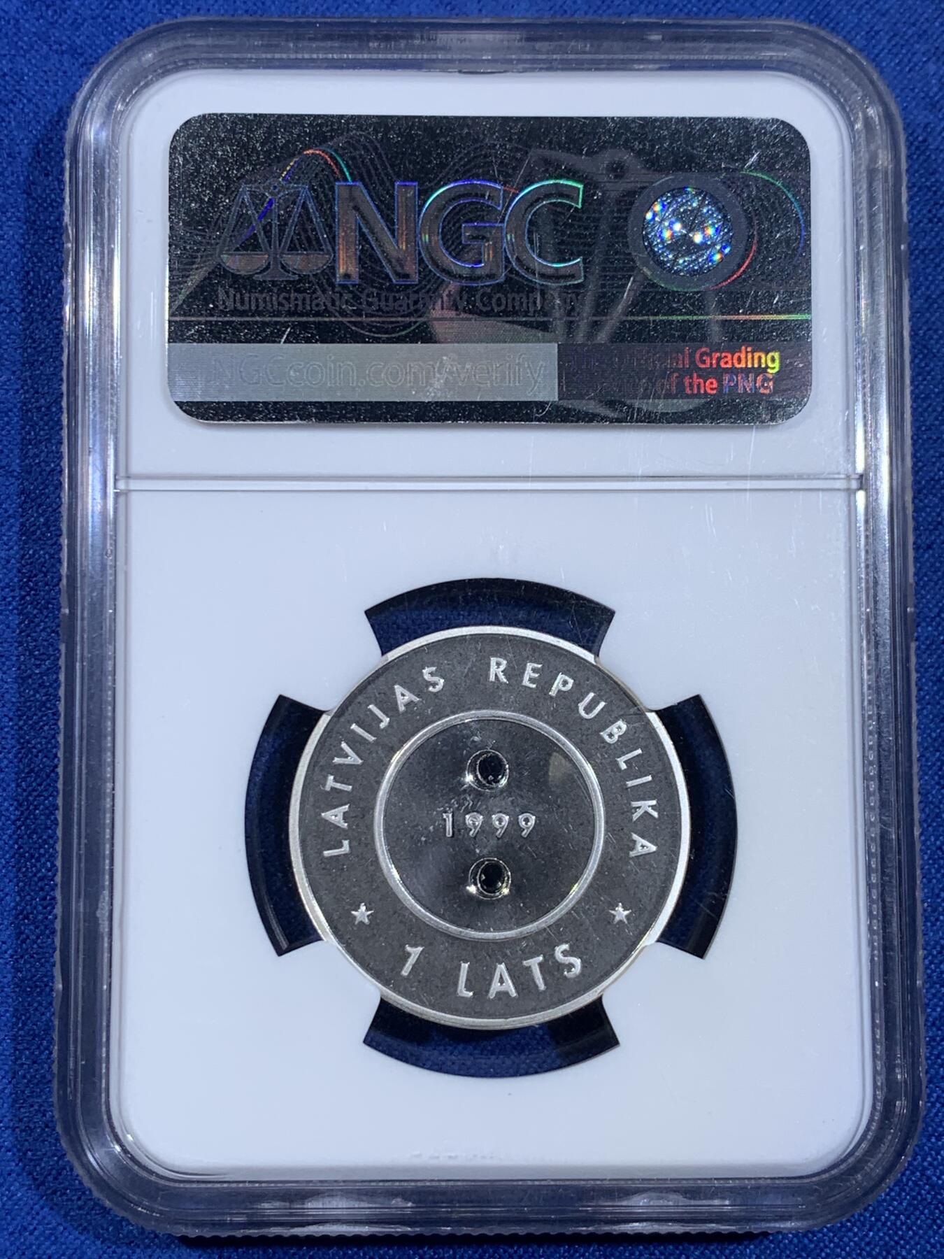 《竞宝斋》第439场 周日，周一，周二 3场连拍 （全场包邮） NGC PF68UC 获奖币 1999年 拉脱维亚 千禧年纪念银币，纽扣创意设计。