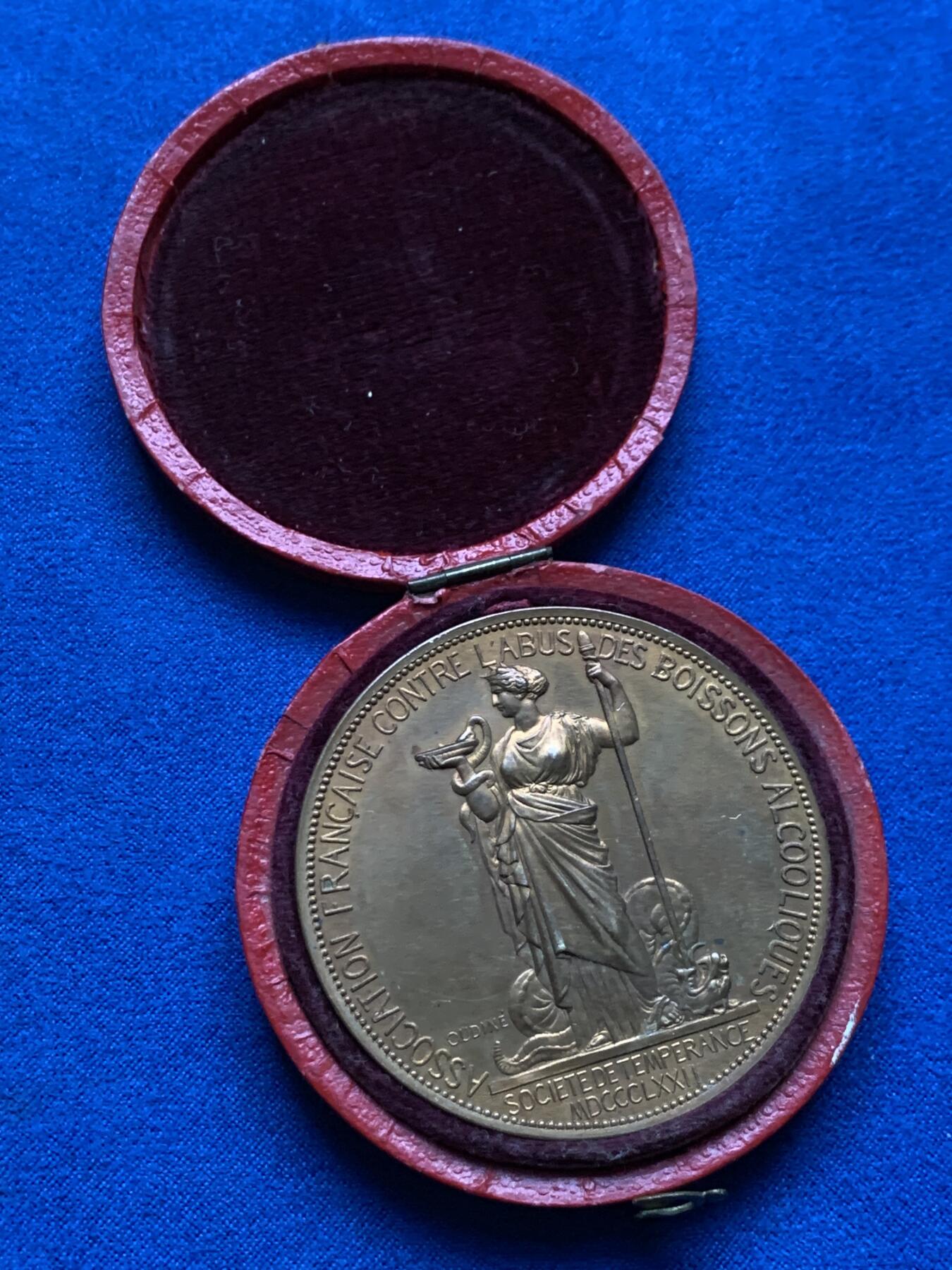 《竞宝斋》第439场 周日，周一，周二 3场连拍 （全场包邮） 法国反酗酒协会纪念铜章 63.2克 51mm 丰饶角铜标 带盒