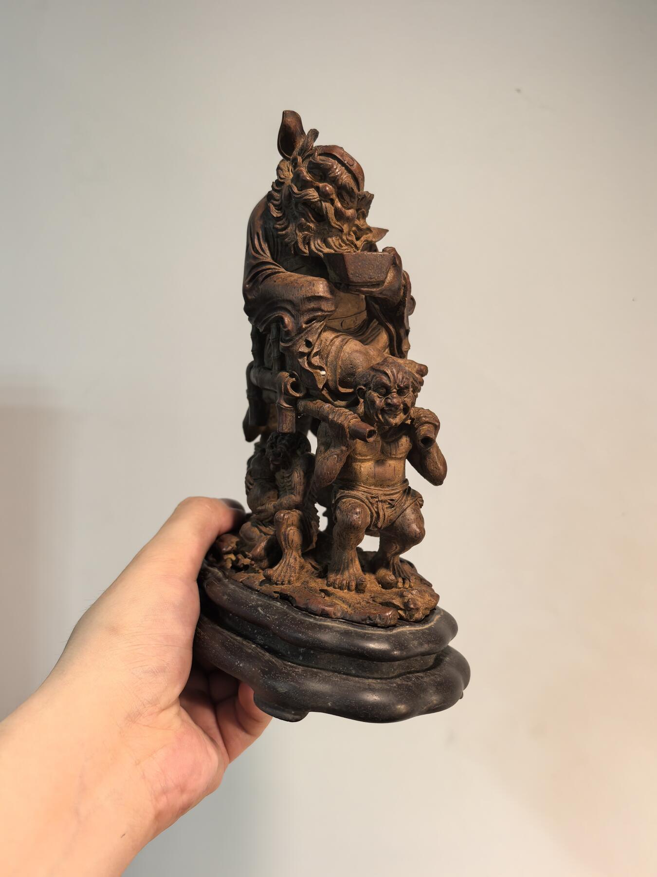 兰馨堂古玩杂项专场 老竹雕名家制钟馗醉酒小鬼抬轿摆件老红木座 