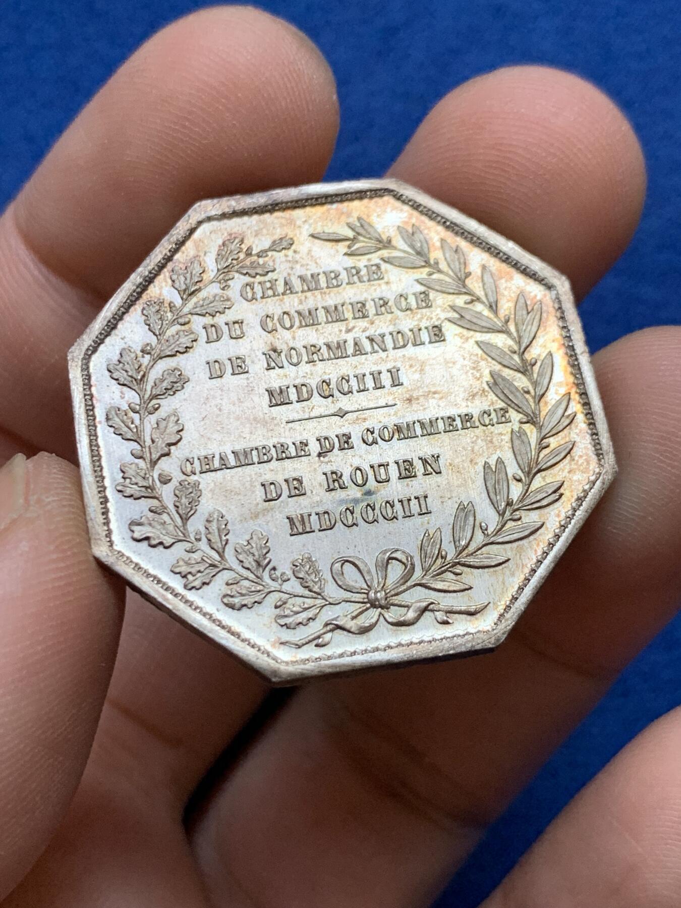 《竞宝斋》第439场 周日，周一，周二 3场连拍 （全场包邮） 法国商会八角银质代币 丰饶角1银标 16.35克 33.6mm 