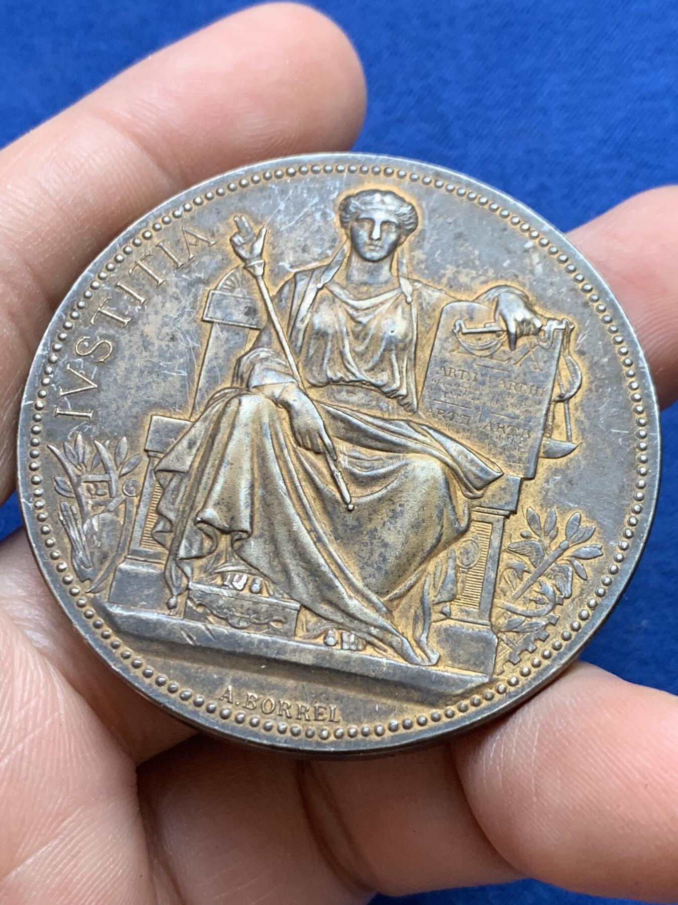 《竞宝斋》第439场 周日，周一，周二 3场连拍 （全场包邮） 1920年巴黎大学法学院博士论文获奖纪念镀金银章 丰饶角1银标 67.5克 50.1mm