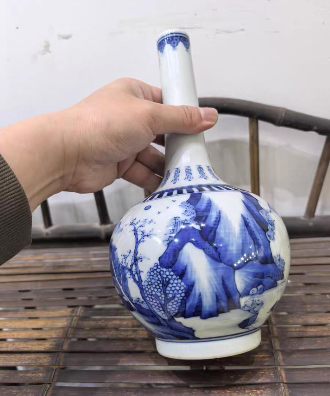 兰馨堂瓷器专场 回流青花人物山水花草胆瓶