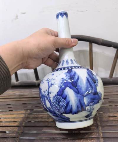 回流青花人物山水花草胆瓶