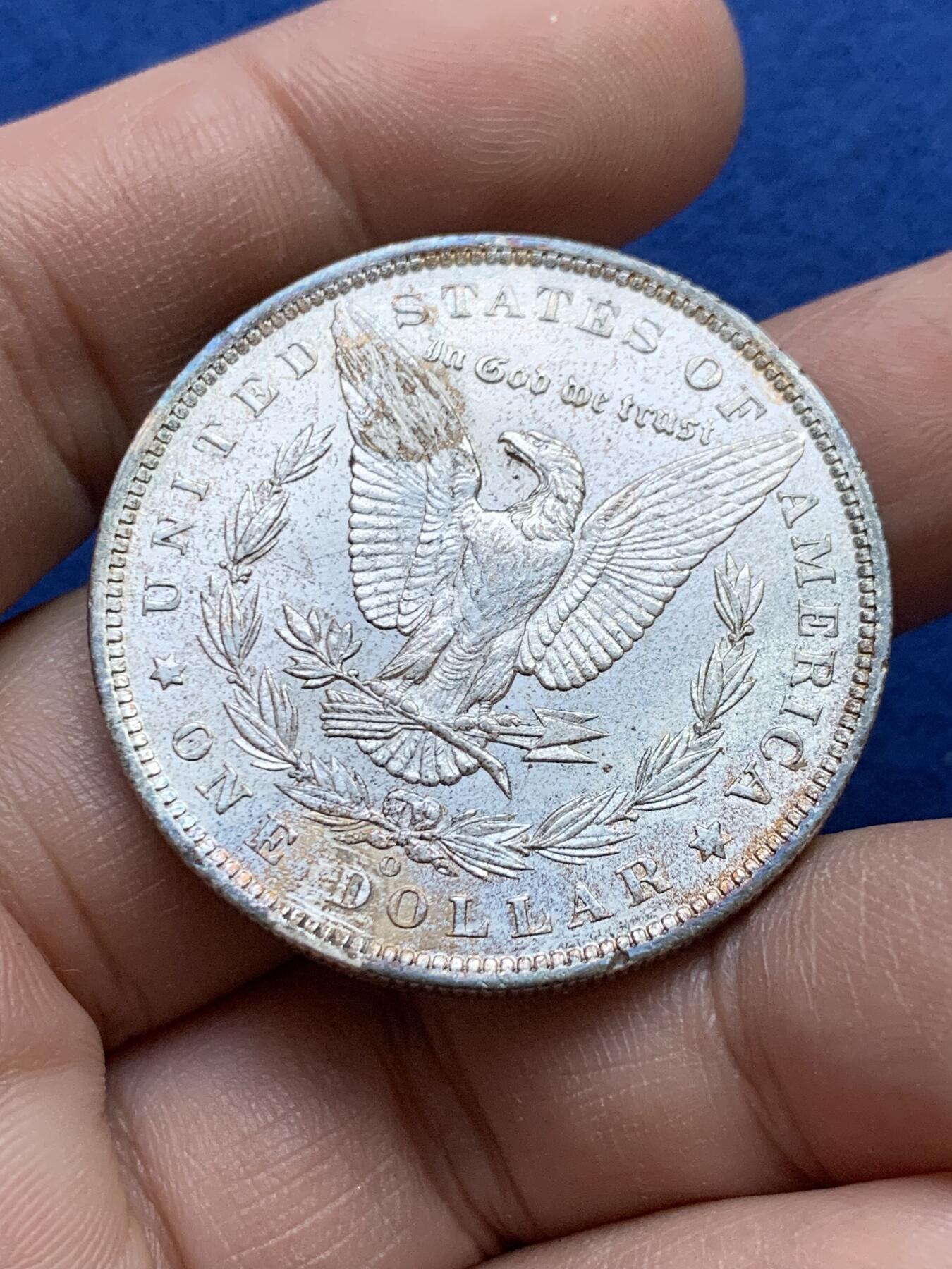 《竞宝斋》第439场 周日，周一，周二 3场连拍 （全场包邮） 美国1885年摩根银币 整体状态不错，有转光，背后有处理痕迹