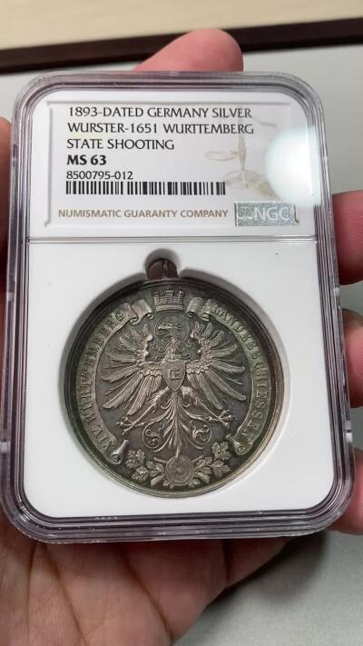 万国钱币拍卖第055期 NGC MS63 1893年德国符腾堡第十四届射击节纪念大银章 帝国鹰出现在符腾堡州章面少见 背面城市风格大教堂刻画极其细腻精致 镜面环篮调彩浆极美