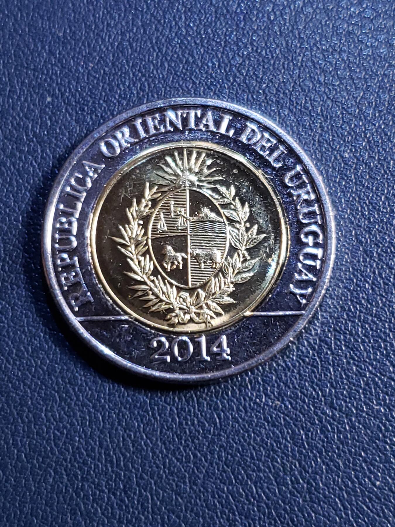 世界各国普、纪币捡漏专场(第十九场) 2014、2019年乌拉圭动物版鸵鸟5比索、豹子10比索两枚