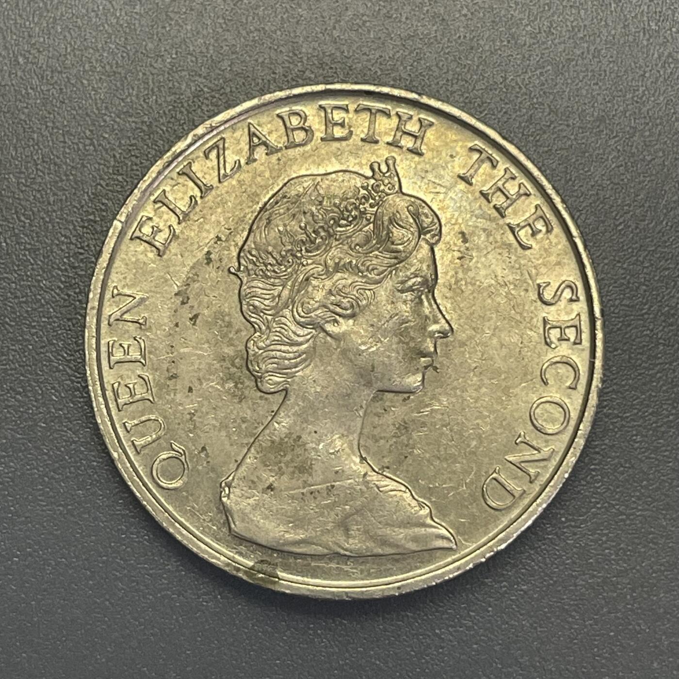 回流1123 香港1983年厚伍圆 安全边 女王花冠像