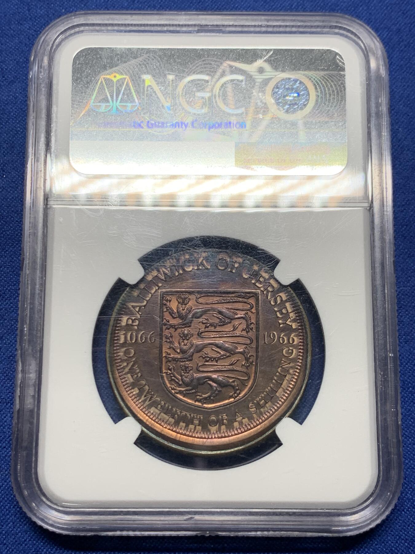 《竞宝斋》第439场 周日，周一，周二 3场连拍 （全场包邮） NGC MINT ERROR MS62BN 1966年英属泽西1/12先令铜币 整币蓝紫彩，偏打5%，字体位移，位移痕迹明显，盒子正面右下角有小磕