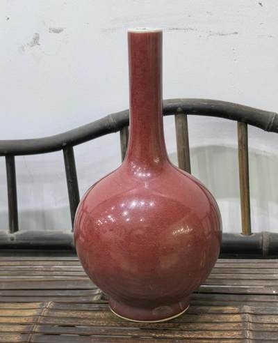 豇豆红釉瓶