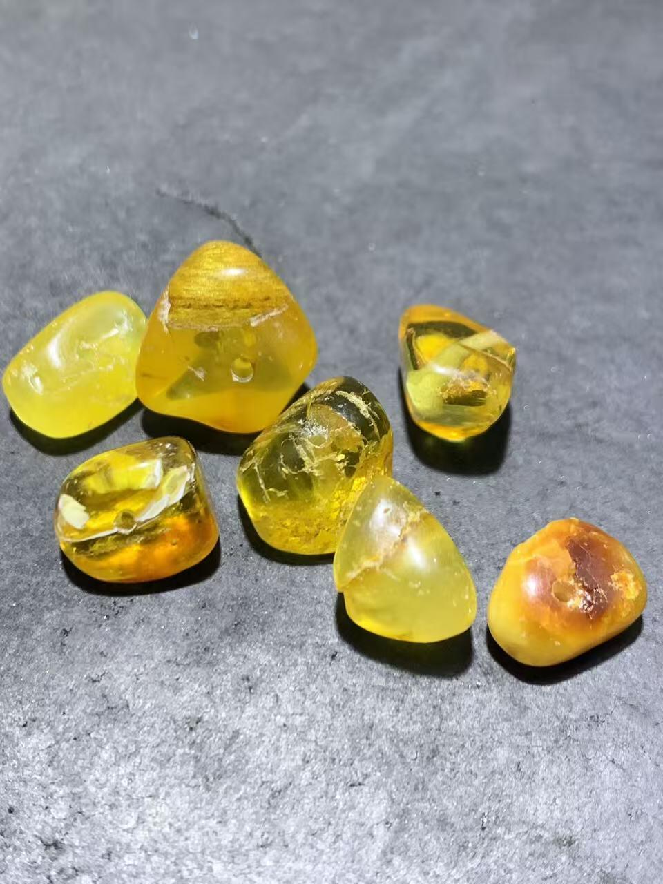 天然俄料蜜蜡通货随形散珠一组，