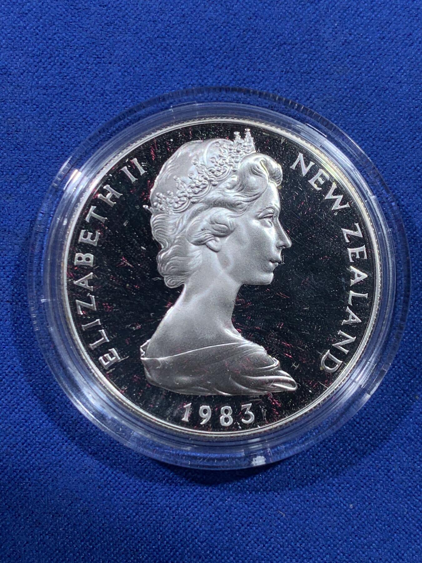 《竞宝斋》第439场 周日，周一，周二 3场连拍 （全场包邮） 新西兰1983年精制一元银币，新西兰铸币50周年纪念，带原盒。