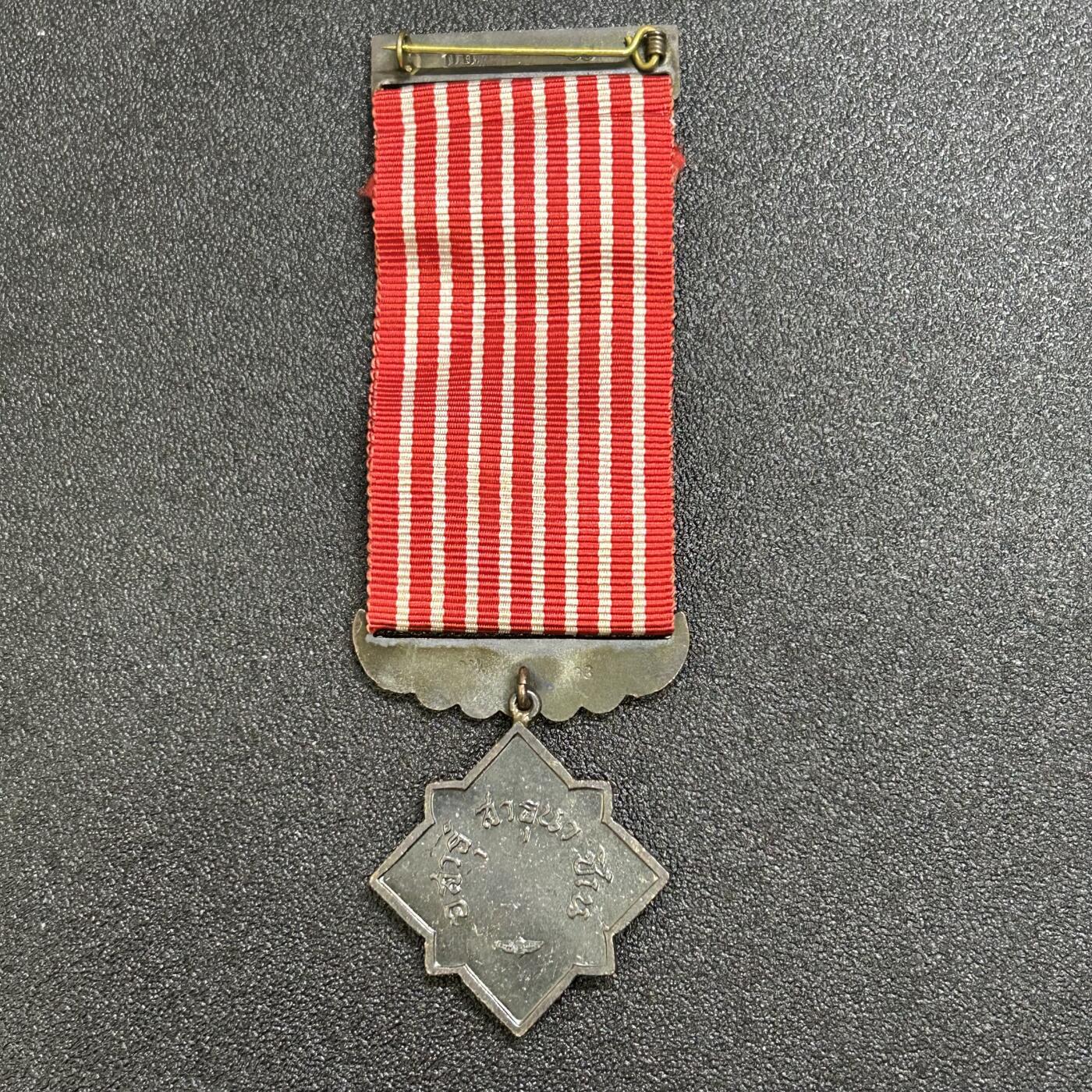 西秦中古拍卖第六十六期 泰国自由卫士奖章 反布奖章 早期版本，有厂标 1970年设立，由国王拉玛九世批准设立。表彰在泰国境内打击恐怖主义，布尔什维克主义，叛乱分子和敌对国家特工的人，同时也授予在上述战斗中负伤、死亡的人