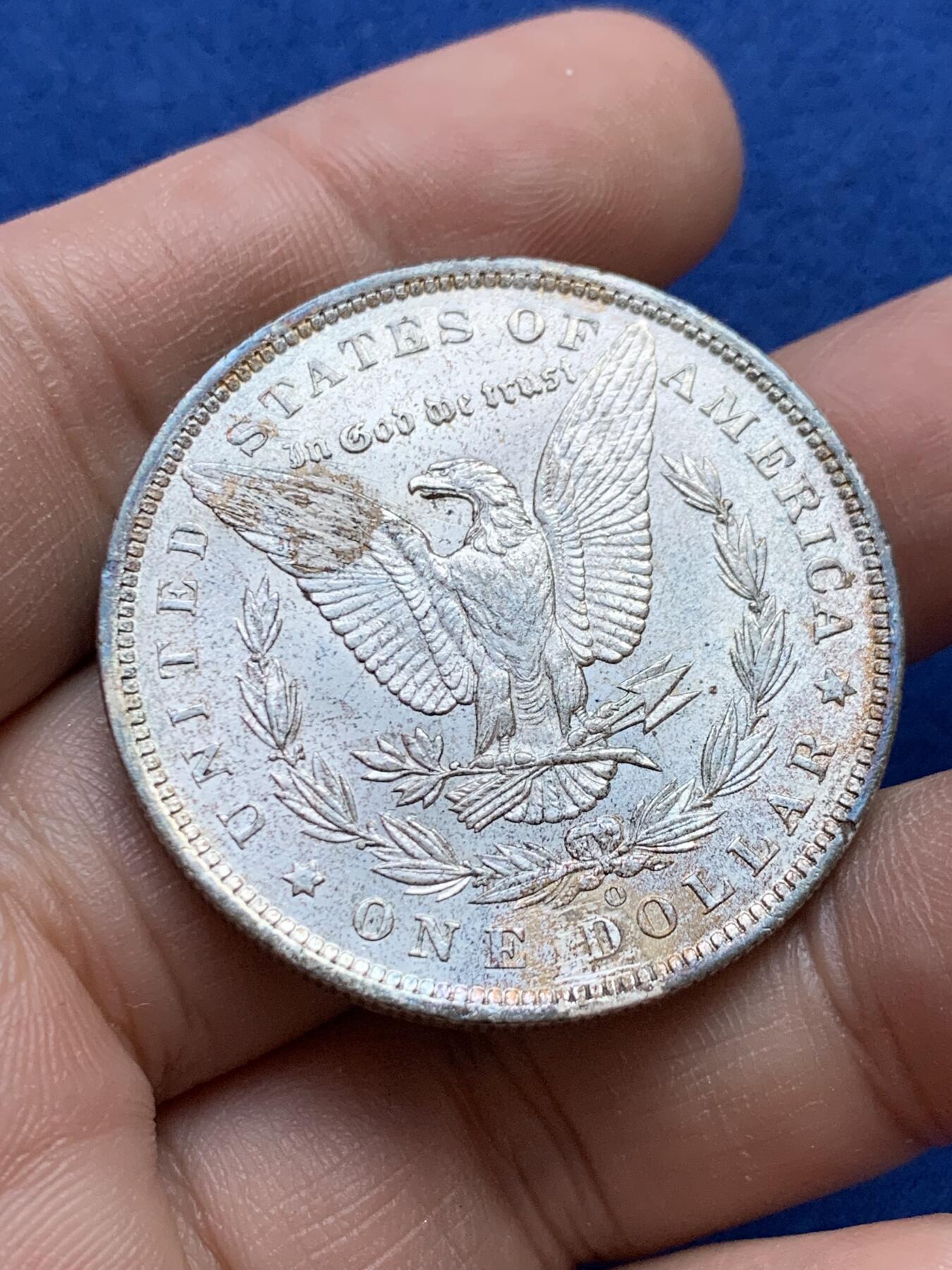 《竞宝斋》第439场 周日，周一，周二 3场连拍 （全场包邮） 美国1885年摩根银币 整体状态不错，有转光，背后有处理痕迹