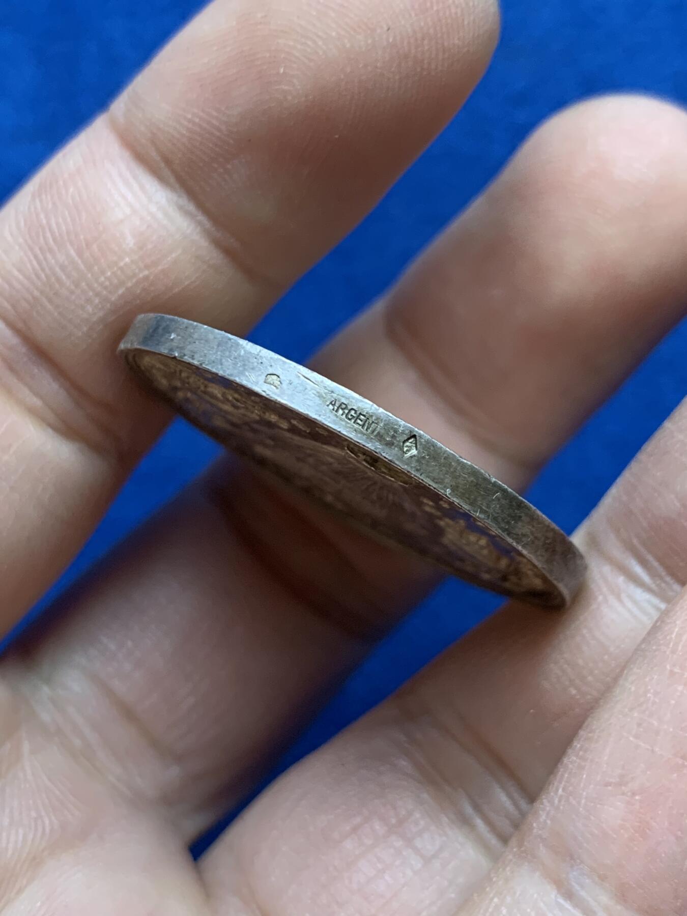 《竞宝斋》第439场 周日，周一，周二 3场连拍 （全场包邮） 法国特鲁瓦储蓄银行委员会纪念银章 菱形银标 16.9克 33.2mm