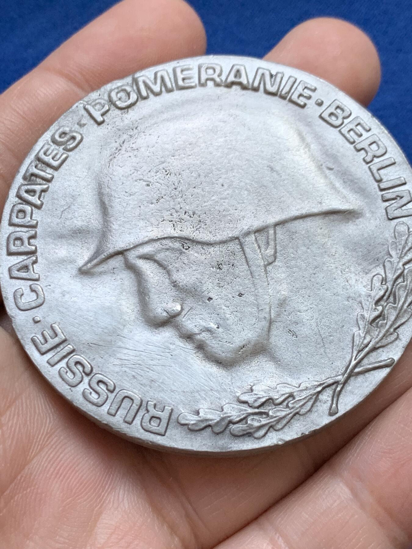 《竞宝斋》第439场 周日，周一，周二 3场连拍 （全场包邮） 德国柏林消防军官纪念大章，锌锡合金材质，直径58.8mm，重量78.8g。