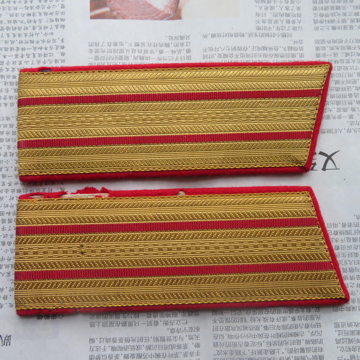 08--55陆军校官大衣礼服肩章一付（未扎星使用过的准校）