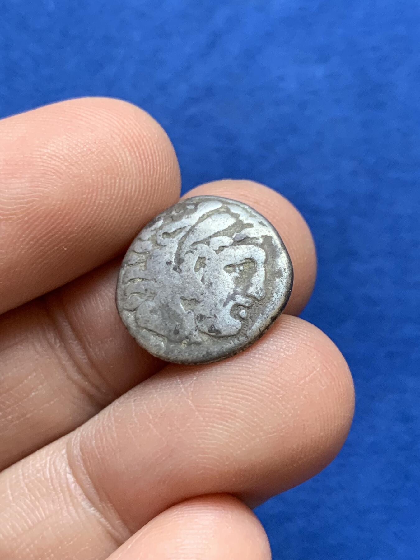 《竞宝斋》第439场 周日，周一，周二 3场连拍 （全场包邮） 古希腊大力神赫拉克勒斯亚历山大一德拉克马银币 3.65克