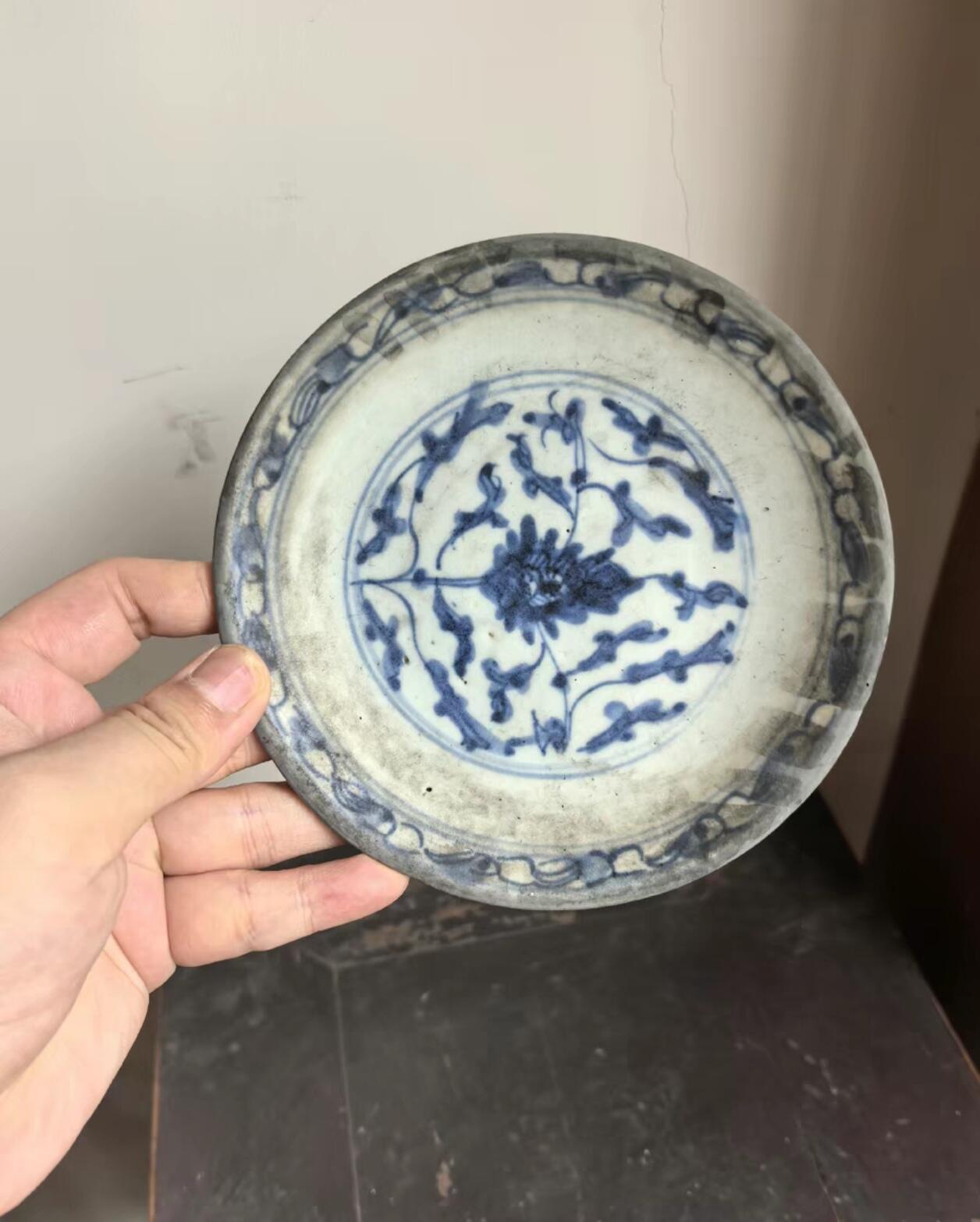 兰馨堂瓷器专场 清中早期缠枝花卉盘 