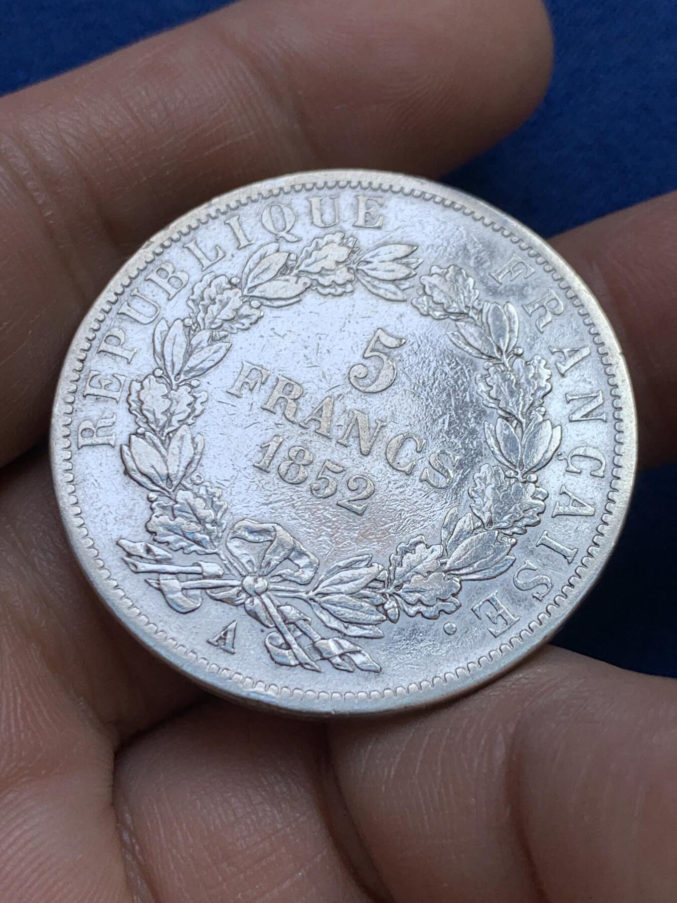 《竞宝斋》第439场 周日，周一，周二 3场连拍 （全场包邮） 法国 1852年 拿破仑三世总统版 5法郎银币