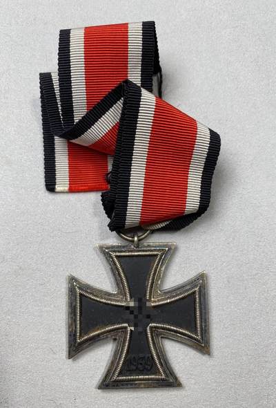 万国钱币拍卖第055期 - 1939年德国民族社会主义工人党WWⅡ二级铁十字勋章 保留勋带保存完好可佩戴状态（原图请私信后台）