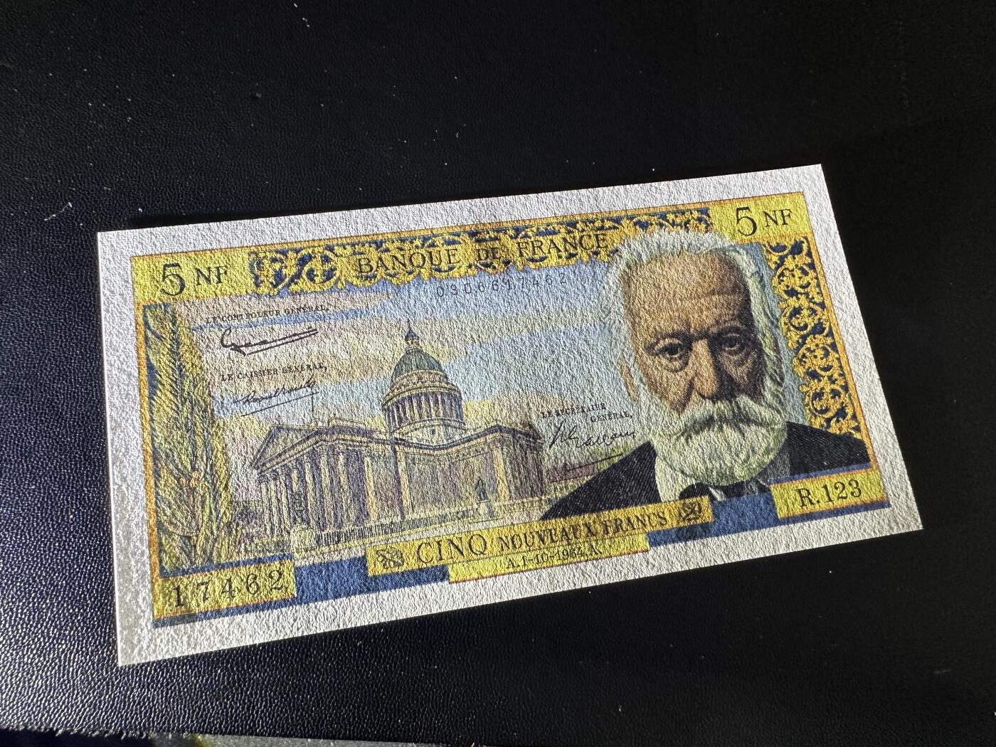 《外钞收藏家》第五百八十六期（品种丰富、精品多）（本平台长期征集拍品、欢迎藏友们联系合作） 1964年法国5法郎 雨果 基本全新 