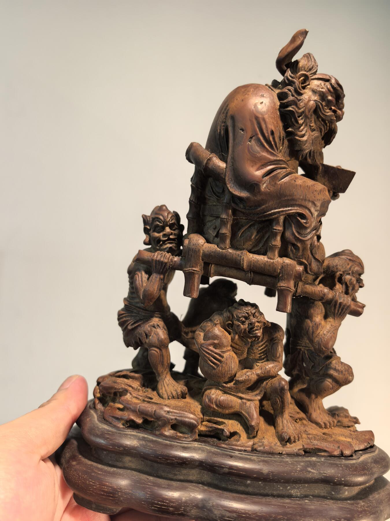 兰馨堂古玩杂项专场 老竹雕名家制钟馗醉酒小鬼抬轿摆件老红木座 