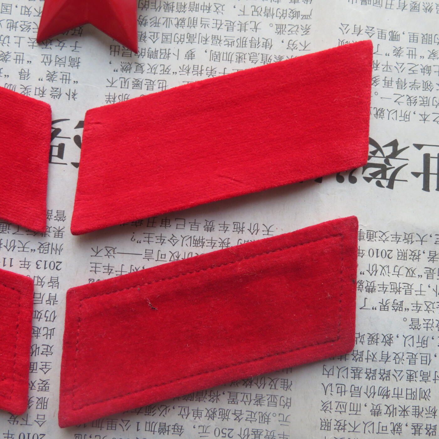 39--【有瑕疵】65扎线、无扎线红领章各一付、红五角星一个20241208-7