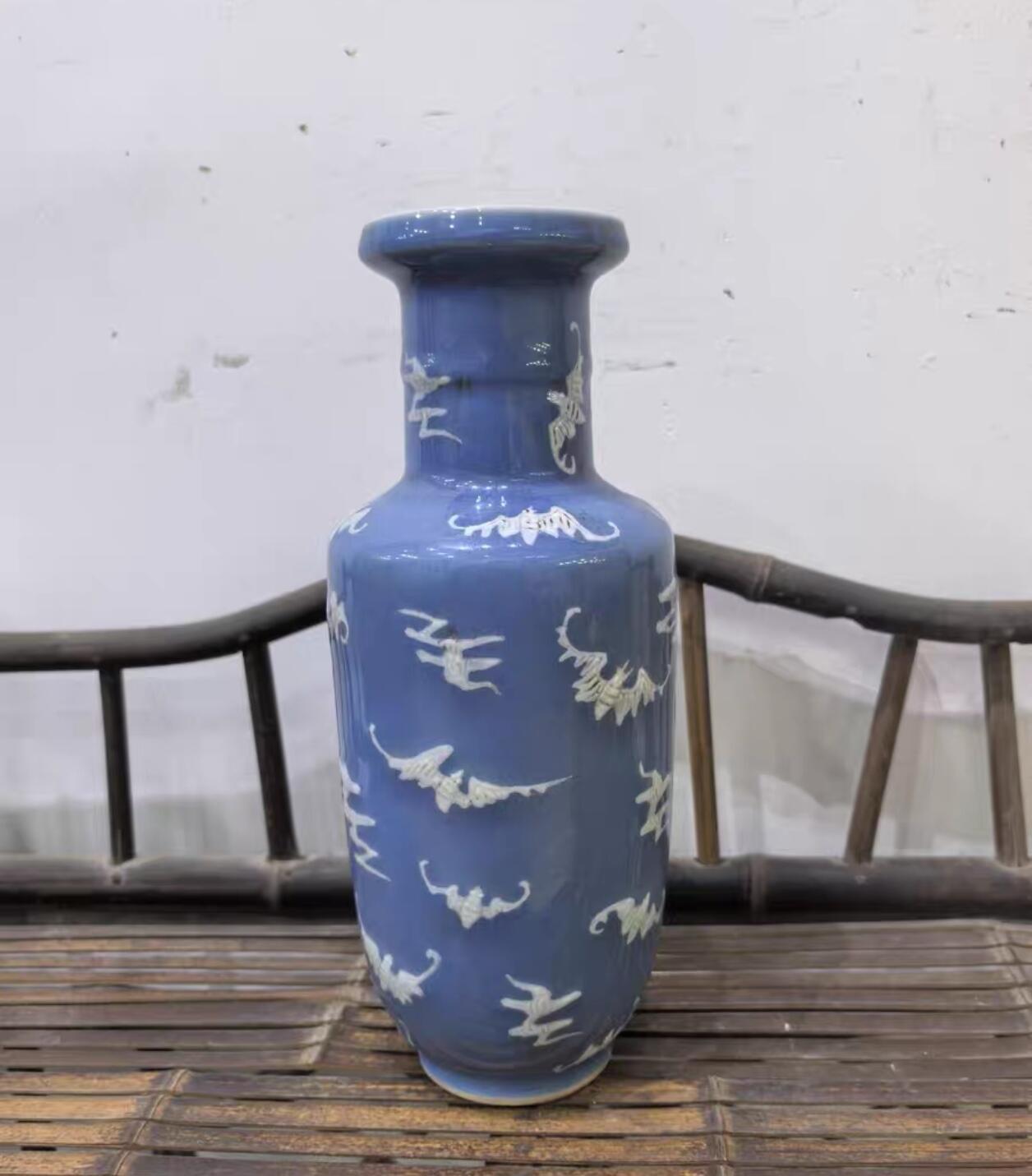 兰馨堂瓷器专场 回流宝石蓝釉浮雕富贵满堂棒槌瓶摆件百福 