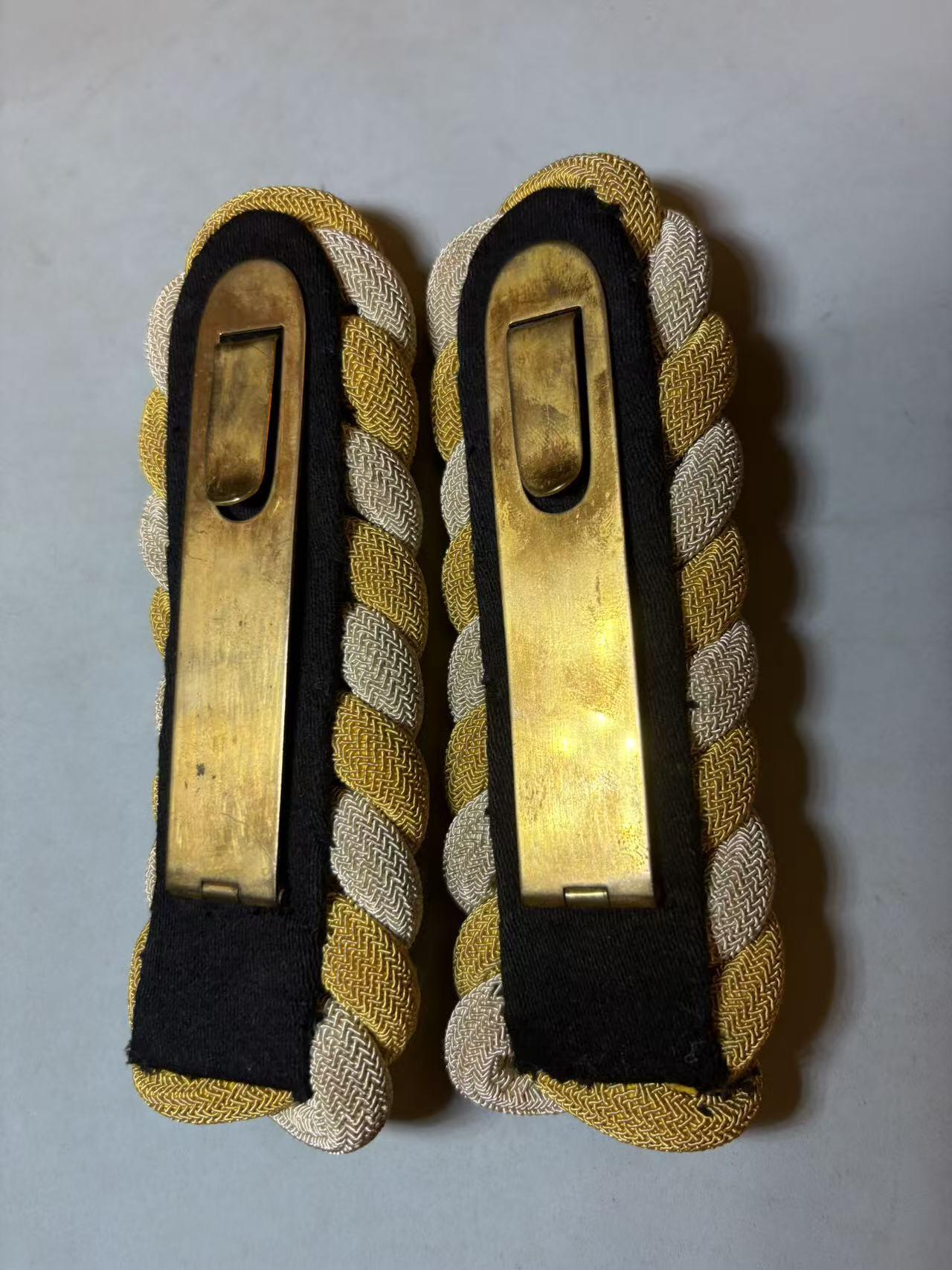 盛世勋华——号角文化勋章邮票专场拍卖第291期 牢记历史 勿忘国耻—日本陆军大尉相当官礼服肩章 带原盒