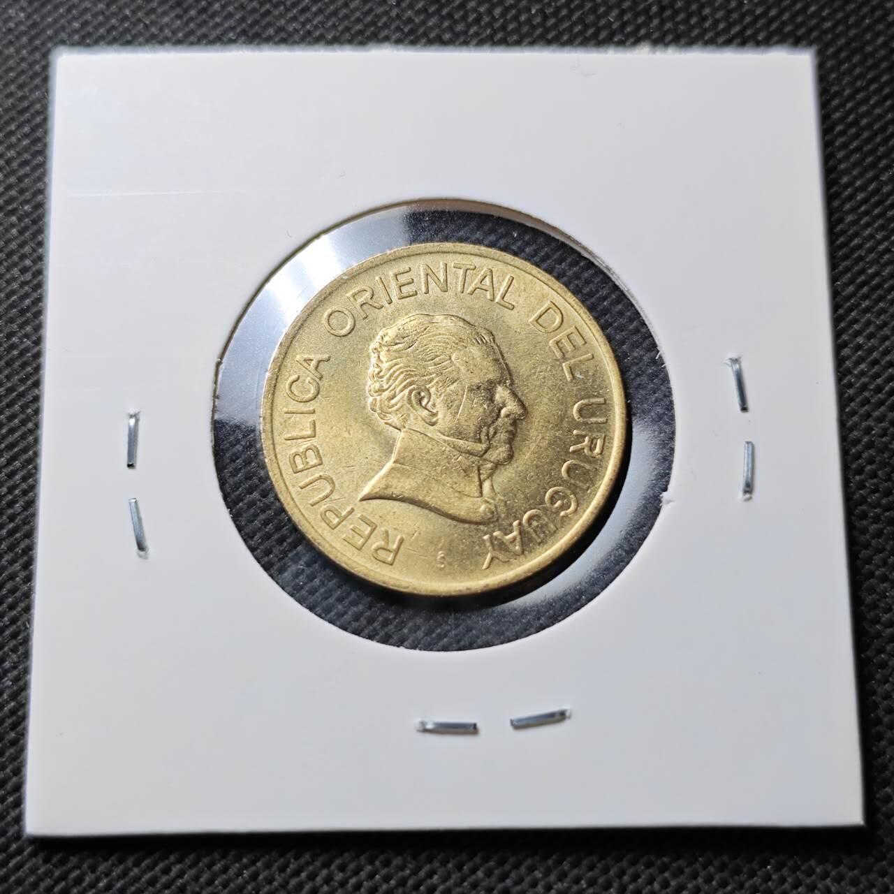 KK钱币收藏小铺  第373场  2月预留时间 周末发货  1998乌拉圭2比索 好品