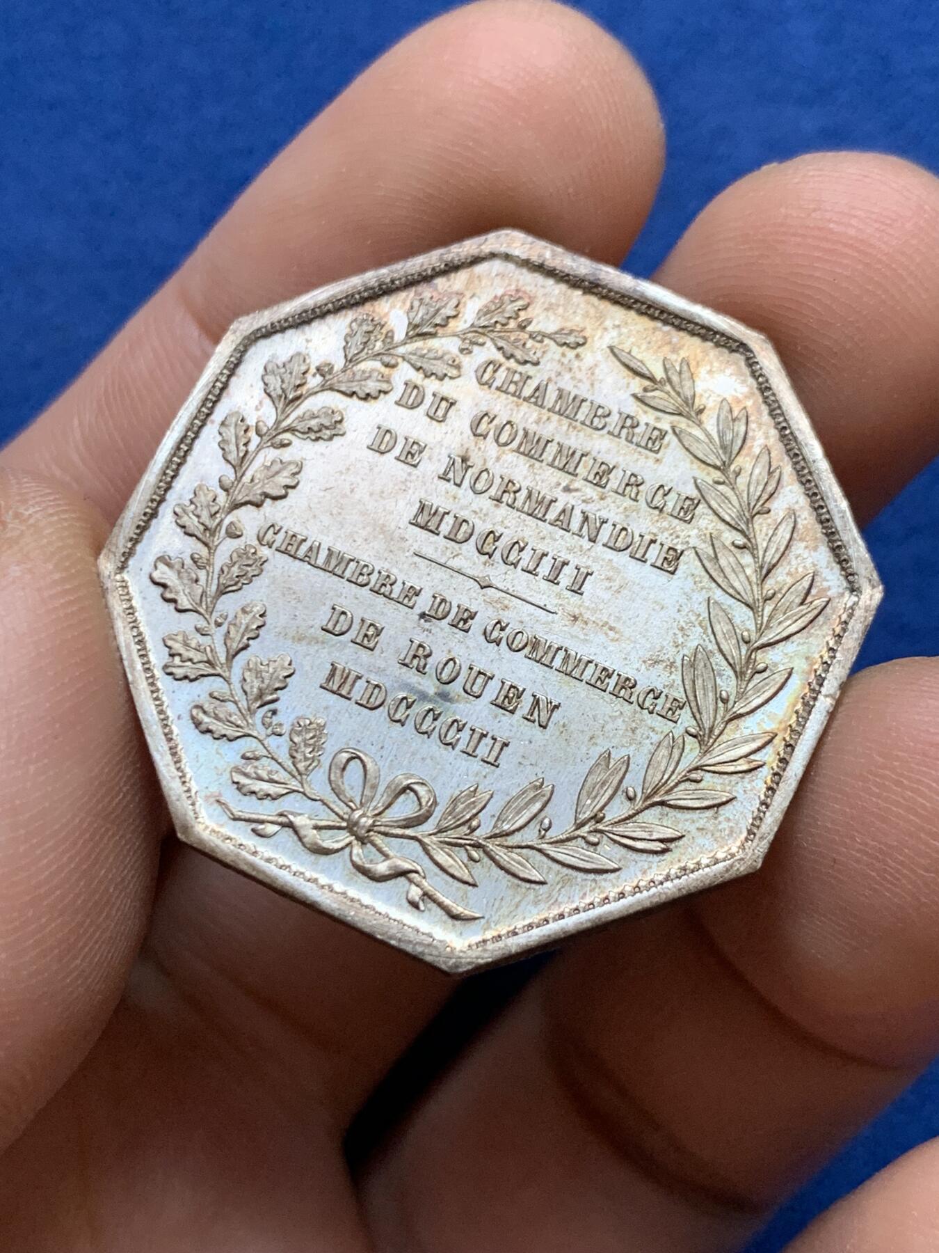 《竞宝斋》第439场 周日，周一，周二 3场连拍 （全场包邮） 法国商会八角银质代币 丰饶角1银标 16.35克 33.6mm 