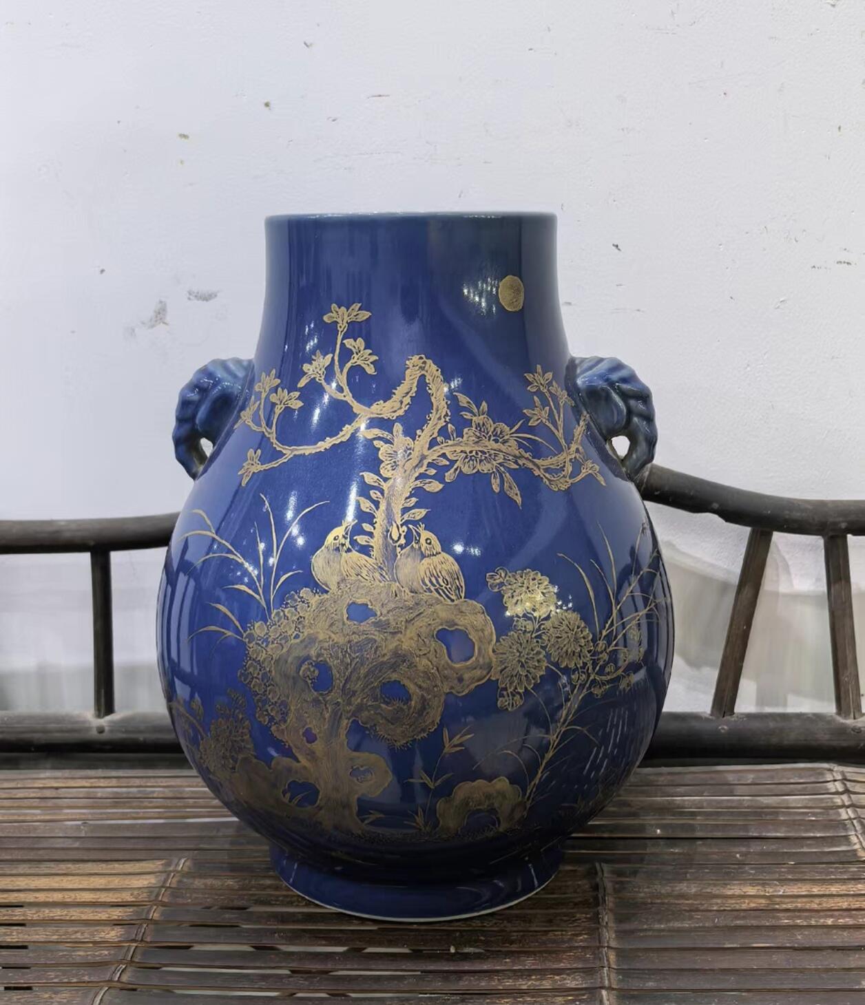 兰馨堂瓷器专场 霁蓝釉描金双耳尊瓶 