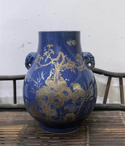 霁蓝釉描金双耳尊瓶 