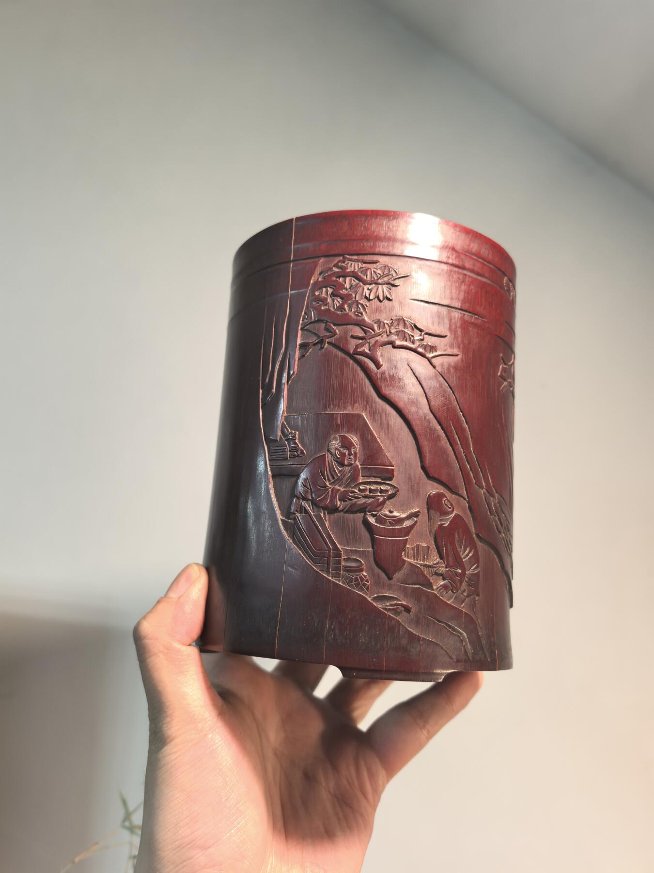 兰馨堂古玩杂项专场 笔筒清代木雕名家刻竹雕人物松下对弈人物故事笔筒 