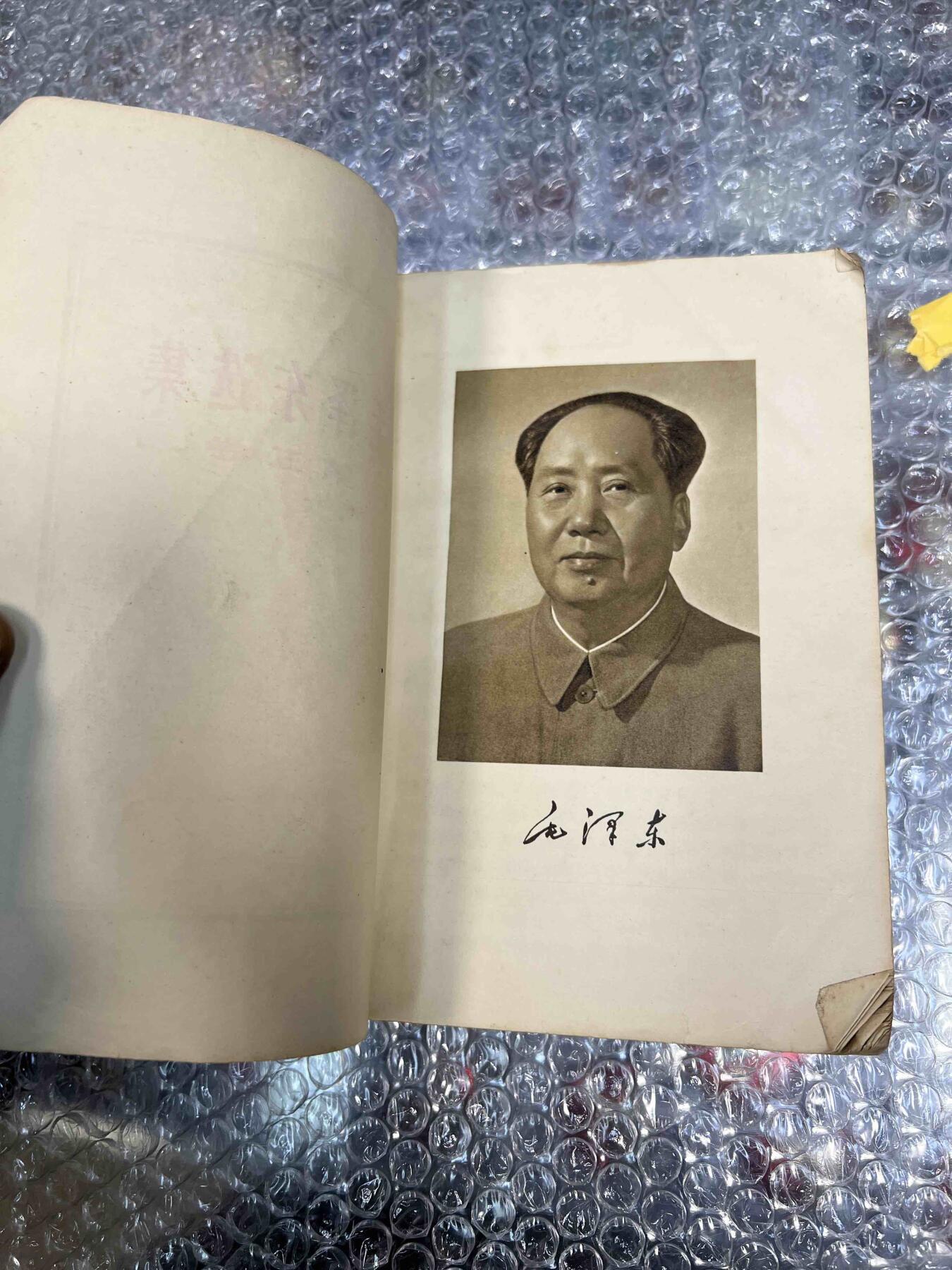 毛主席像章、纪念章、红色书籍