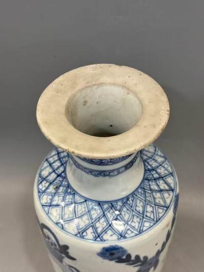 晚清民国青花八宝瓷瓶 