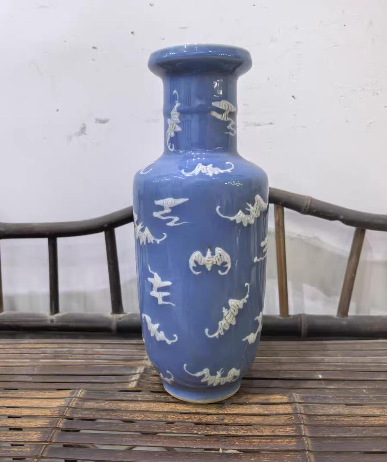 兰馨堂瓷器专场 回流宝石蓝釉浮雕富贵满堂棒槌瓶摆件百福 