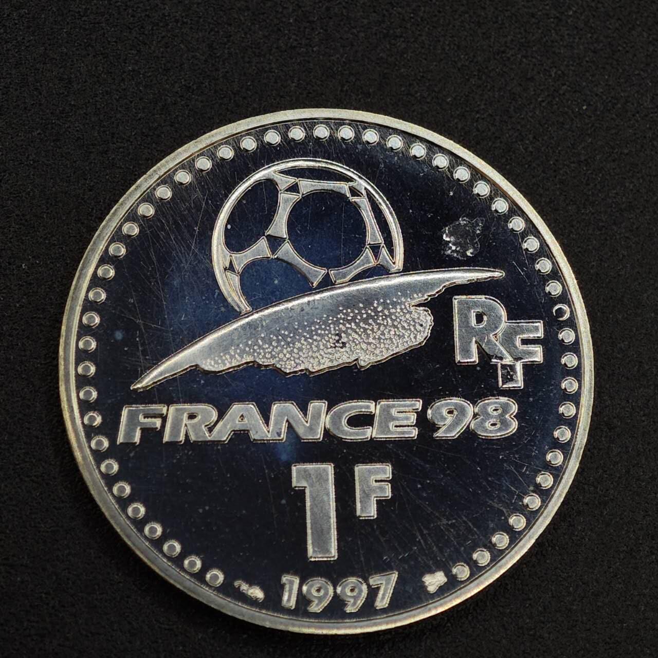 【淘币小摊】实时拍第七百九十九拍   银币套币场   满百包邮可预留二周 每周一统一发货   法国1997年1法郎世界杯银币重12克900银 纯银价125