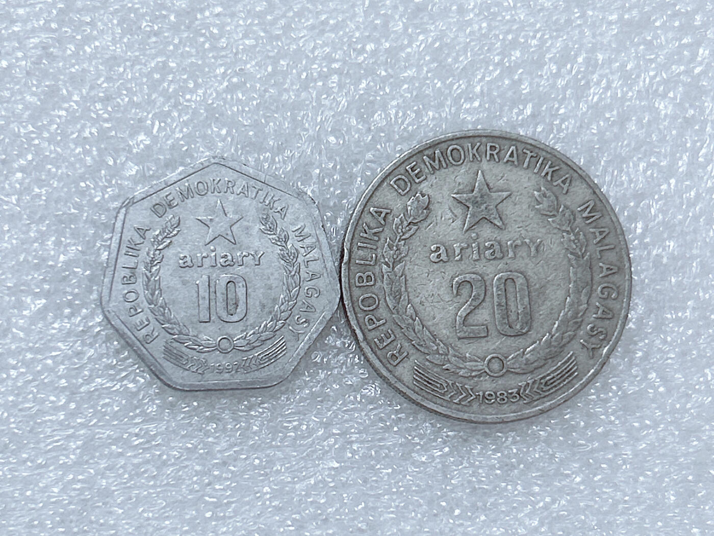 第一海外回流一元起拍收藏 散集专场  第268期 马达加斯加硬币 2枚