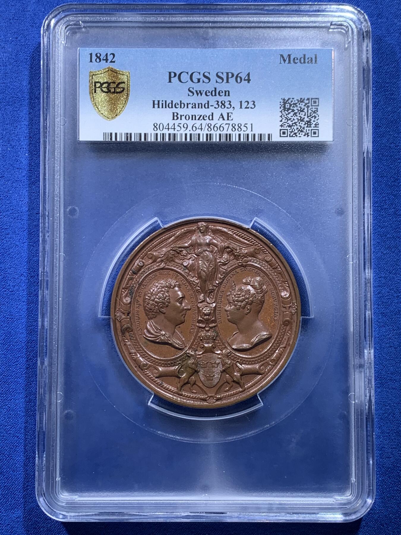 《竞宝斋》第439场 周日，周一，周二 3场连拍 （全场包邮） PCGS SP64 瑞典1842年卡尔十四和他的家人铜章，56mm， Ludvig Persson Lundgren雕刻。加大盒