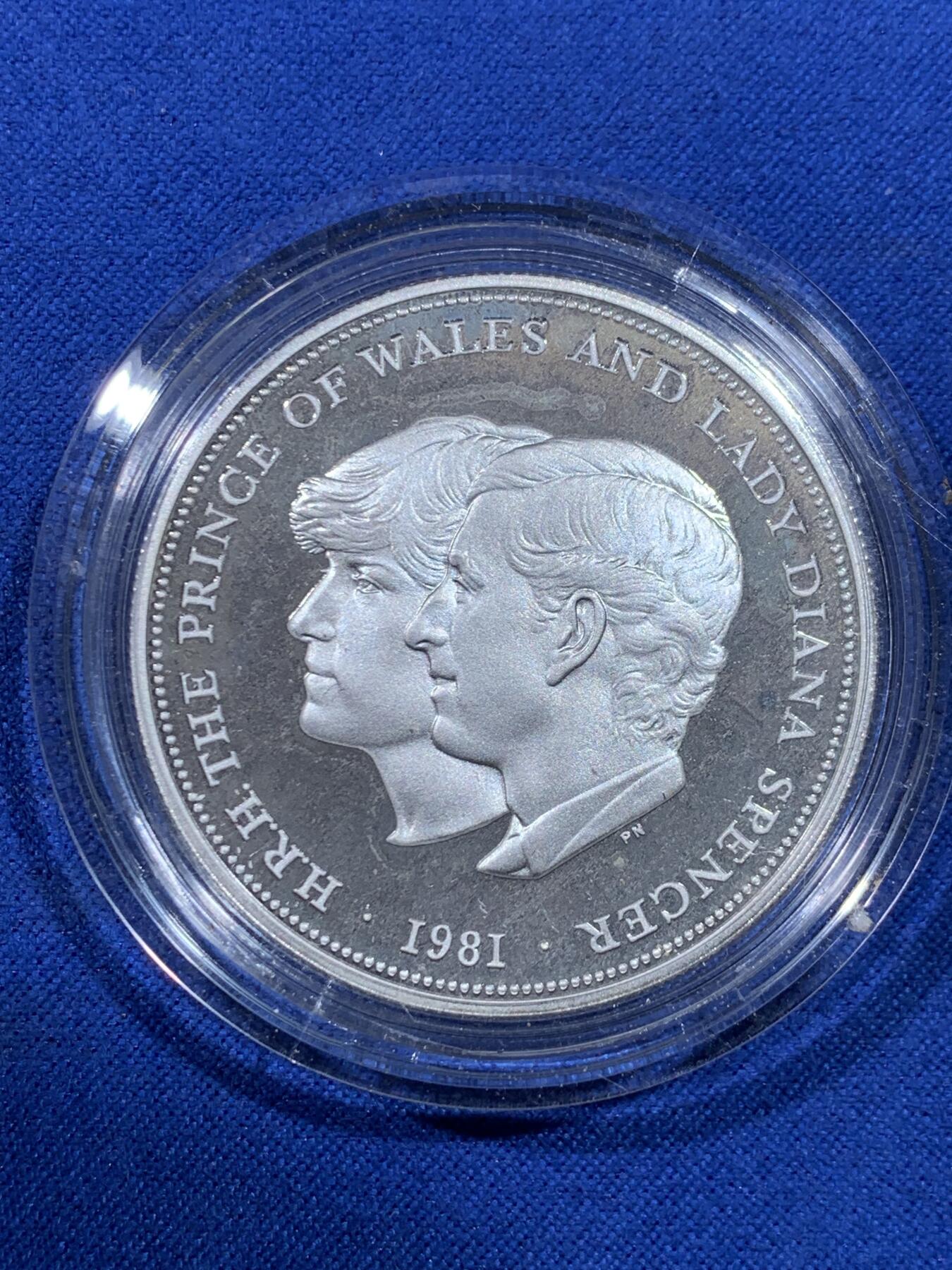 《竞宝斋》第439场 周日，周一，周二 3场连拍 （全场包邮） 英国1981年皇家婚礼精制银币 带盒证