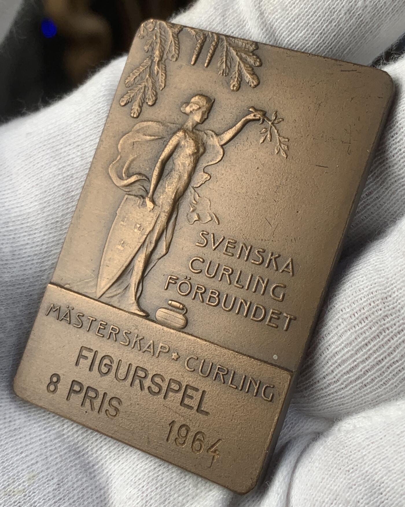 掌中浮雕-藏着的欧洲第042场 1964年瑞典冰壶联合会纪念铜章，39*58mm，57.3g