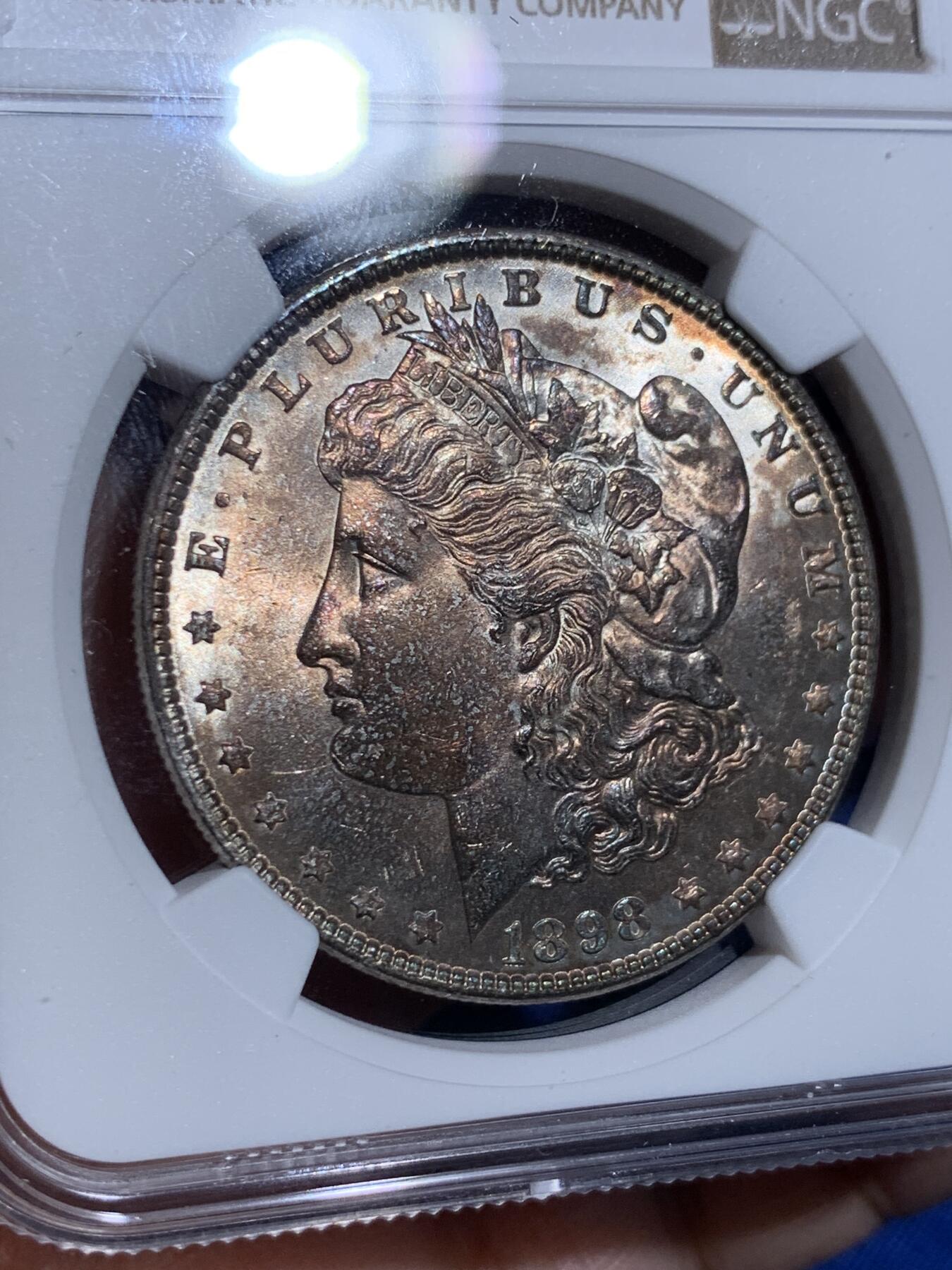 《竞宝斋》第439场 周日，周一，周二 3场连拍 （全场包邮） NGC MS63 美国1898年摩根银币P版，原汁原味五彩老包浆，转光强烈细节优秀。