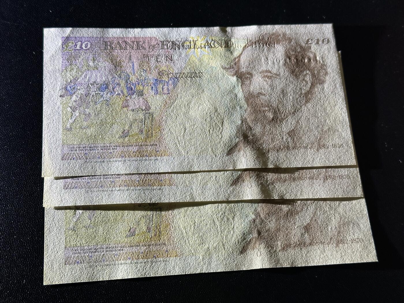 《外钞收藏家》第五百八十六期（品种丰富、精品多）（本平台长期征集拍品、欢迎藏友们联系合作） 英国E序列10镑 3张近连号 UNC-